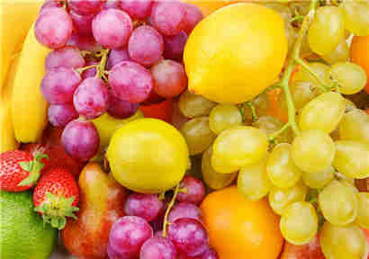 秋季市场上的水果价格略有下降