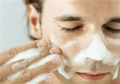 男士洗脸步骤的选择对于护肤品非常重要