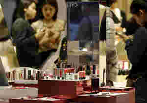 抗衰老产品提升日本化妆品股创纪录新高